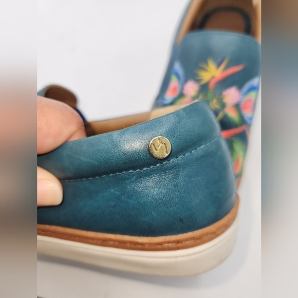 VÉLEZ Artisan Floral Embroidered Leather Sneakers Size 36 - Picture 6 of 16